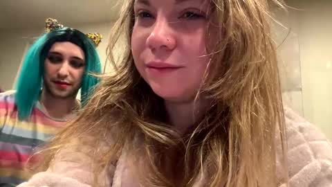 Nealiana online show from December 6, 6:48 am