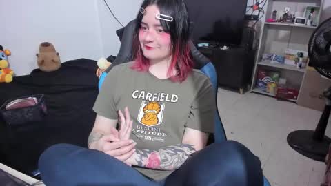 Snapshot of neeko_lol_ chatting on February 10, 1:59 pm Geek Nicole im Neeko UwU online show from February 10, 1:59 pm