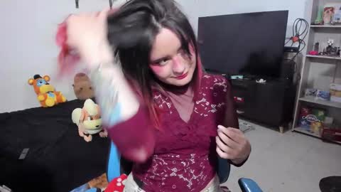 Snapshot of neeko_lol_ chatting on February 13, 3:52 pm Geek Nicole im Neeko UwU online show from February 13, 3:52 pm