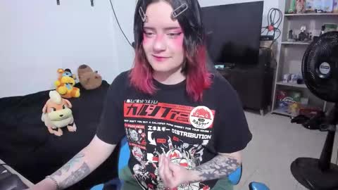 Snapshot of neeko_lol_ chatting on February 23, 11:40 am Geek Nicole im Neeko UwU online show from February 23, 11:40 am