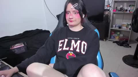 Snapshot of neeko_lol_ chatting on February 24, 1:42 pm Geek Nicole im Neeko UwU online show from February 24, 1:42 pm