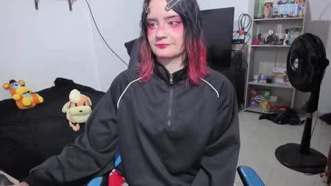 Snapshot of neeko_lol_ chatting on February 25, 1:43 pm Geek Nicole im Neeko UwU online show from February 25, 1:43 pm