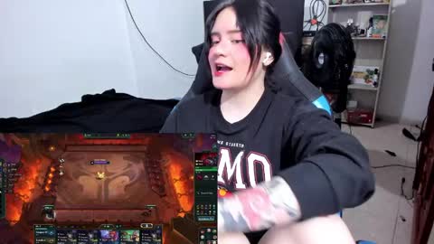 Snapshot of neeko_lol_ chatting on March 1, 1:51 am Geek Nicole im Neeko UwU online show from March 1, 1:51 am