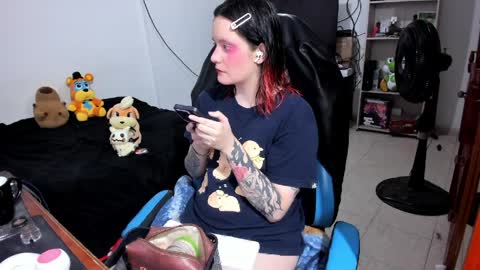 Snapshot of neeko_lol_ chatting on April 6, 6:42 pm Geek Nicole im Neeko UwU online show from April 6, 6:42 pm