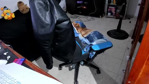 Snapshot of neeko_lol_ chatting on April 9, 1:05 am Geek Nicole im Neeko UwU online show from April 9, 1:05 am