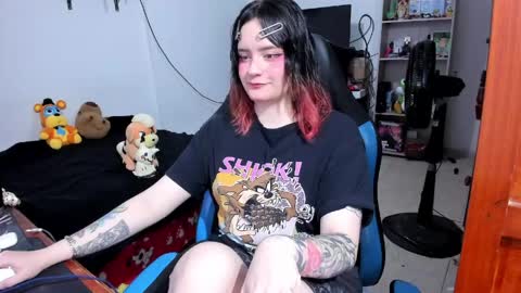 Snapshot of neeko_lol_ chatting on April 11, 7:45 am Geek Nicole im Neeko UwU online show from April 11, 7:45 am