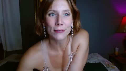 Snapshot of neemcream chatting on May 6, 11:32 pm JenniferJen online show from May 6, 11:32 pm