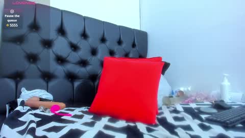 Snapshot of neferet_opal chatting on January 24, 4:37 am neferet_opal online show from January 24, 4:37 am