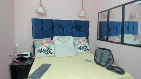 Snapshot of neferet_opal chatting on June 21, 1:08 am neferet_opal online show from June 21, 1:08 am