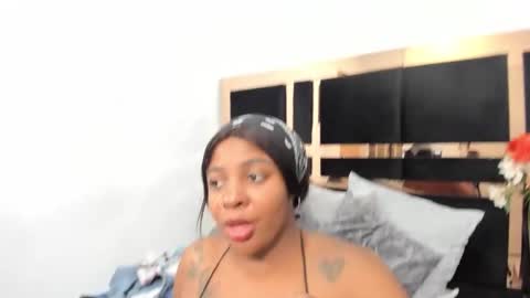 nefferetcharlotte online show from December 19, 9:55 pm