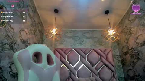 Nefer  online show from September 28, 1:38 pm