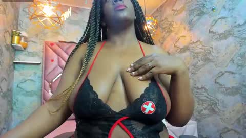 Snapshot of neffertiry_ebonny chatting on June 2, 8:11 pm Nefer online show from June 2, 8:11 pm