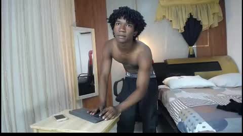 Snapshot of negga_cum chatting on February 5, 3:27 pm NEGGA online show from February 5, 3:27 pm