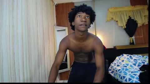 Snapshot of negga_cum chatting on February 13, 1:40 pm NEGGA online show from February 13, 1:40 pm