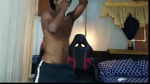 Snapshot of negga_cum chatting on February 20, 1:44 pm NEGGA online show from February 20, 1:44 pm