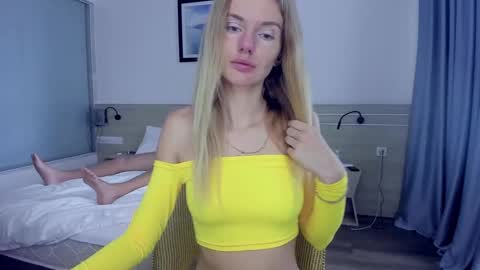 Snapshot of neighbours_love chatting on December 16, 2:47 am neighbours_love online show from December 16, 2:47 am