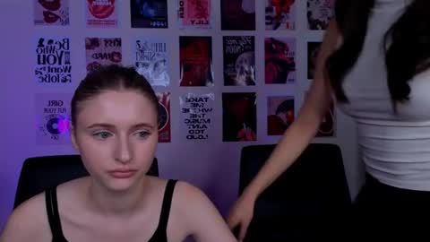 Snapshot of nekky_mouse chatting on July 18, 9:24 am Meow online show from July 18, 9:24 am
