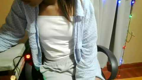 Snapshot of nelia_84 chatting on June 5, 2:51 am nelia_84 online show from June 5, 2:51 am