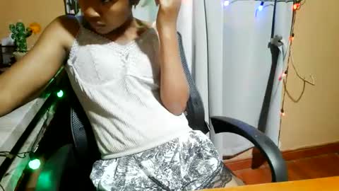 Snapshot of nelia_84 chatting on June 7, 1:59 pm nelia_84 online show from June 7, 1:59 pm