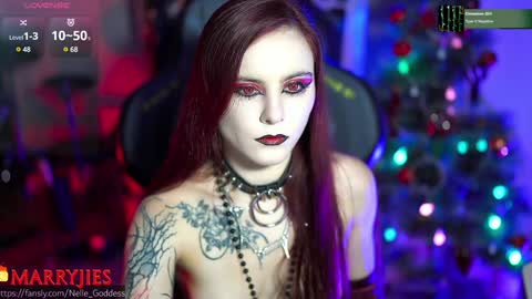 Snapshot of nelle_ chatting on January 2, 10:48 am    online show from January 2, 10:48 am