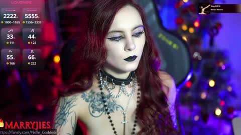 Snapshot of nelle_ chatting on January 3, 10:09 am    online show from January 3, 10:09 am