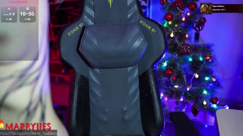 Snapshot of nelle_ chatting on January 4, 1:10 pm    online show from January 4, 1:10 pm