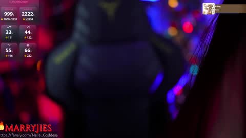 Snapshot of nelle_ chatting on January 5, 9:05 am    online show from January 5, 9:05 am