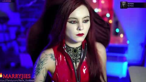 Snapshot of nelle_ chatting on February 3, 12:47 pm    online show from February 3, 12:47 pm