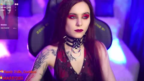 Snapshot of nelle_ chatting on September 16, 8:32 pm    online show from September 16, 8:32 pm