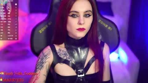 Snapshot of nelle_ chatting on October 1, 11:49 am    online show from October 1, 11:49 am