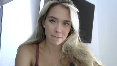 Snapshot of nelly_fortu chatting on May 9, 10:53 am nelly_fortu online show from May 9, 10:53 am