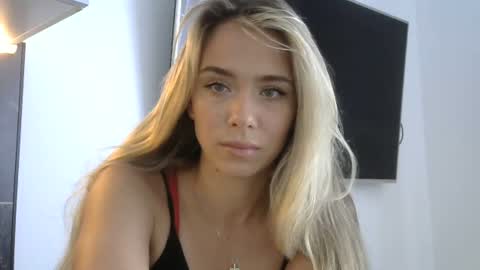 Snapshot of nelly_fortu chatting on June 13, 12:25 pm nelly_fortu online show from June 13, 12:25 pm