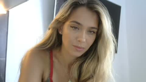 Snapshot of nelly_fortu chatting on August 2, 11:52 am nelly_fortu online show from August 2, 11:52 am