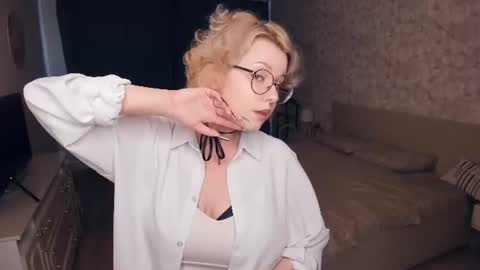Snapshot of nelly_gloss chatting on June 11, 7:39 am nelly_gloss online show from June 11, 7:39 am
