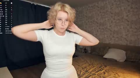 Snapshot of nelly_gloss chatting on June 18, 7:41 am nelly_gloss online show from June 18, 7:41 am