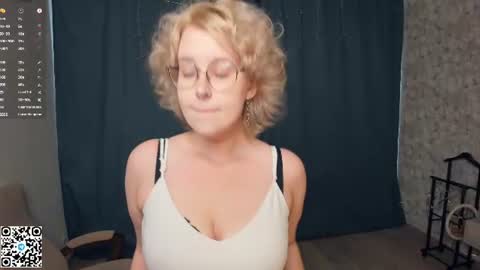 Snapshot of nelly_gloss chatting on June 26, 7:46 am nelly_gloss online show from June 26, 7:46 am