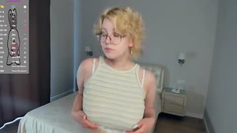 Snapshot of nelly_gloss chatting on July 16, 7:47 am nelly_gloss online show from July 16, 7:47 am