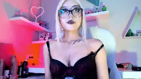 Snapshot of nemesis_castel_ chatting on July 3, 3:07 pm Nemesis online show from July 3, 3:07 pm