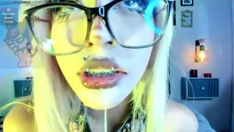 Snapshot of nemesis_castel_ chatting on July 17, 3:07 pm Nemesis online show from July 17, 3:07 pm