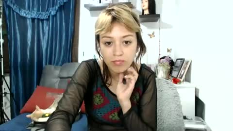 Snapshot of nena_lov chatting on January 4, 12:05 am Star  online show from January 4, 12:05 am