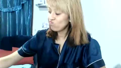Snapshot of nena_lov chatting on February 12, 1:09 am Star  online show from February 12, 1:09 am