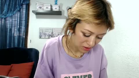 Snapshot of nena_lov chatting on February 22, 10:09 pm Star  online show from February 22, 10:09 pm