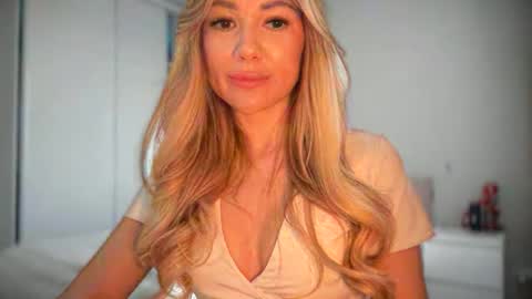 Snapshot of nensysafrons chatting on April 4, 1:41 pm NensySafrons online show from April 4, 1:41 pm