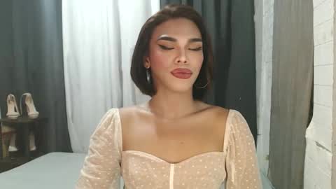 neomi online show from November 16, 12:33 pm