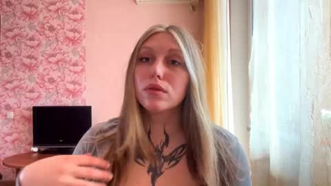 Snapshot of neomimaddern chatting on April 9, 7:36 am neomimaddern online show from April 9, 7:36 am