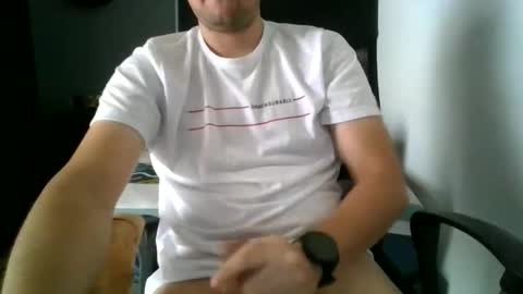 Snapshot of nerdxxx94 chatting on June 6, 4:44 pm MrBull online show from June 6, 4:44 pm