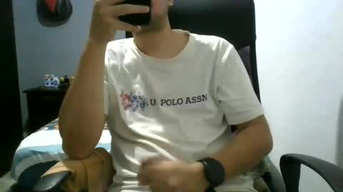 Snapshot of nerdxxx94 chatting on June 24, 4:22 am MrBull online show from June 24, 4:22 am