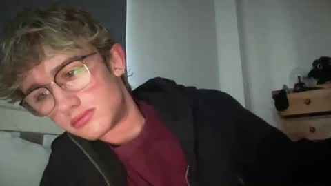 nerdytwink18 online show from February 12, 9:15 am