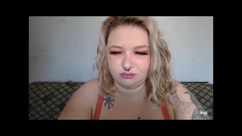 Snapshot of neriphine chatting on October 17, 10:18 am Neriphine online show from October 17, 10:18 am