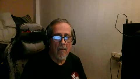 Snapshot of neron401 chatting on April 18, 2:26 am neron401 online show from April 18, 2:26 am